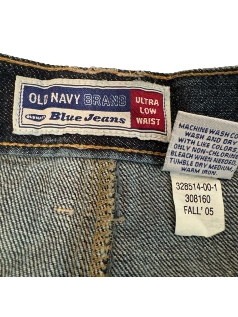Old Navy Ultra  Distressed
Denim Skirt.
Excellent Condition
Size 2 Vintage - Picture 8 of 10